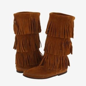 Minnetonka fringe boot, brown